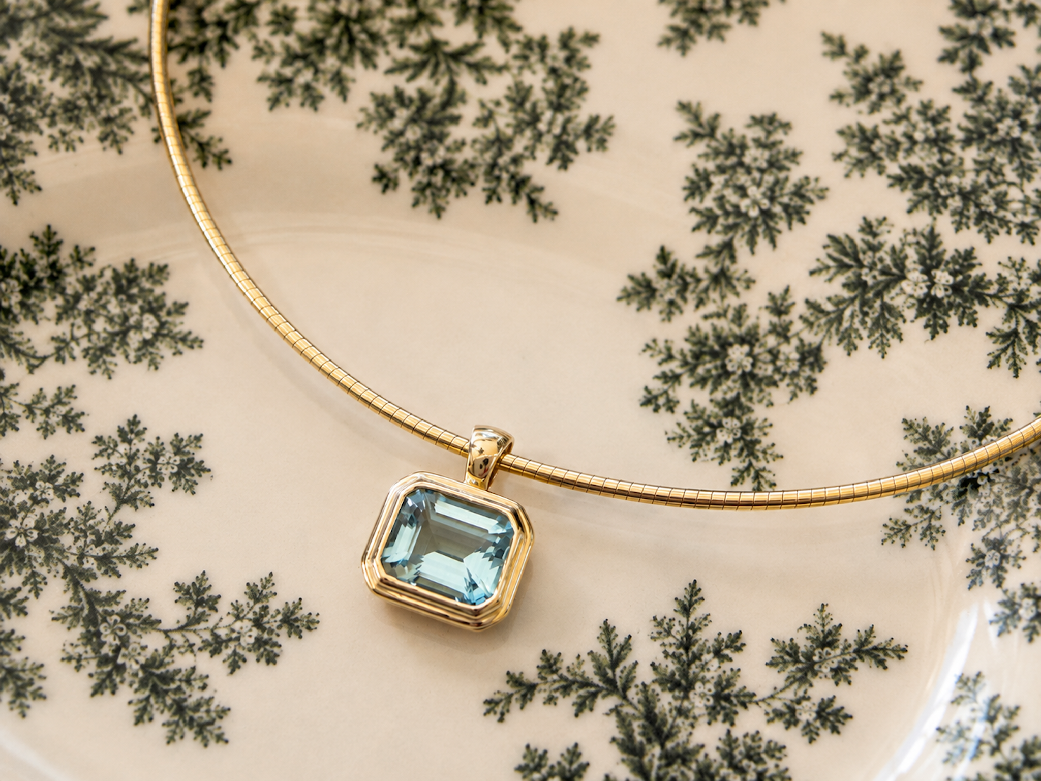 Round Omega Collar Chain
